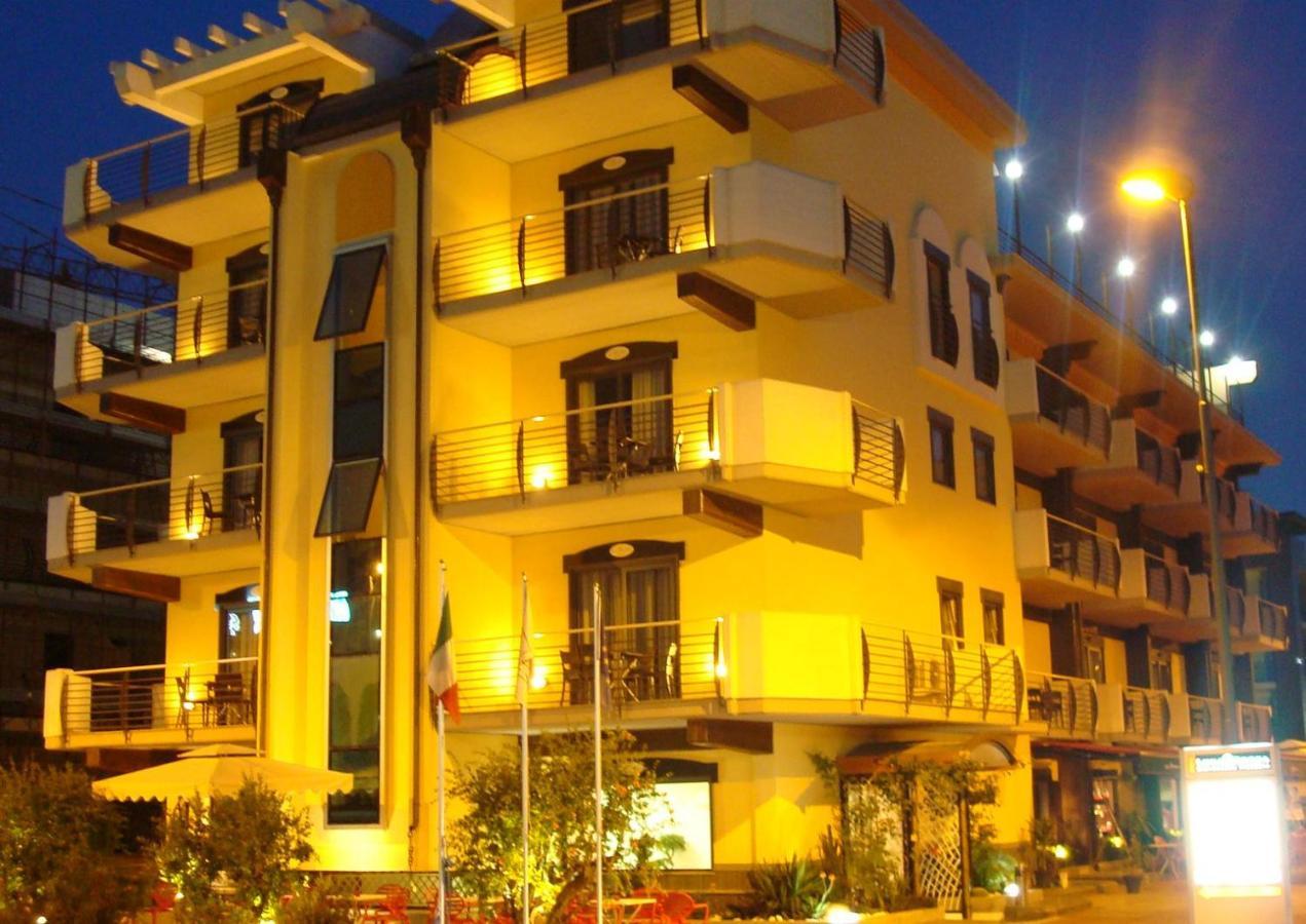 Rama Palace Hotel Casalnuovo Di Napoli Exterior foto